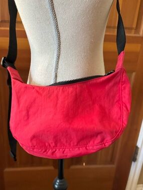 BAGGU Red Shoulder Bag with Black Strap